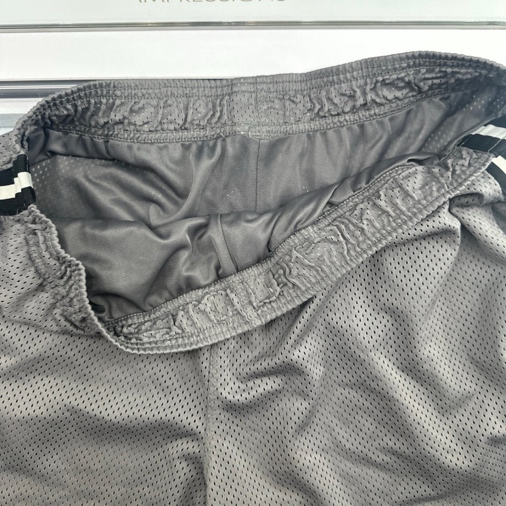 Shorts - Picture 3 of 12